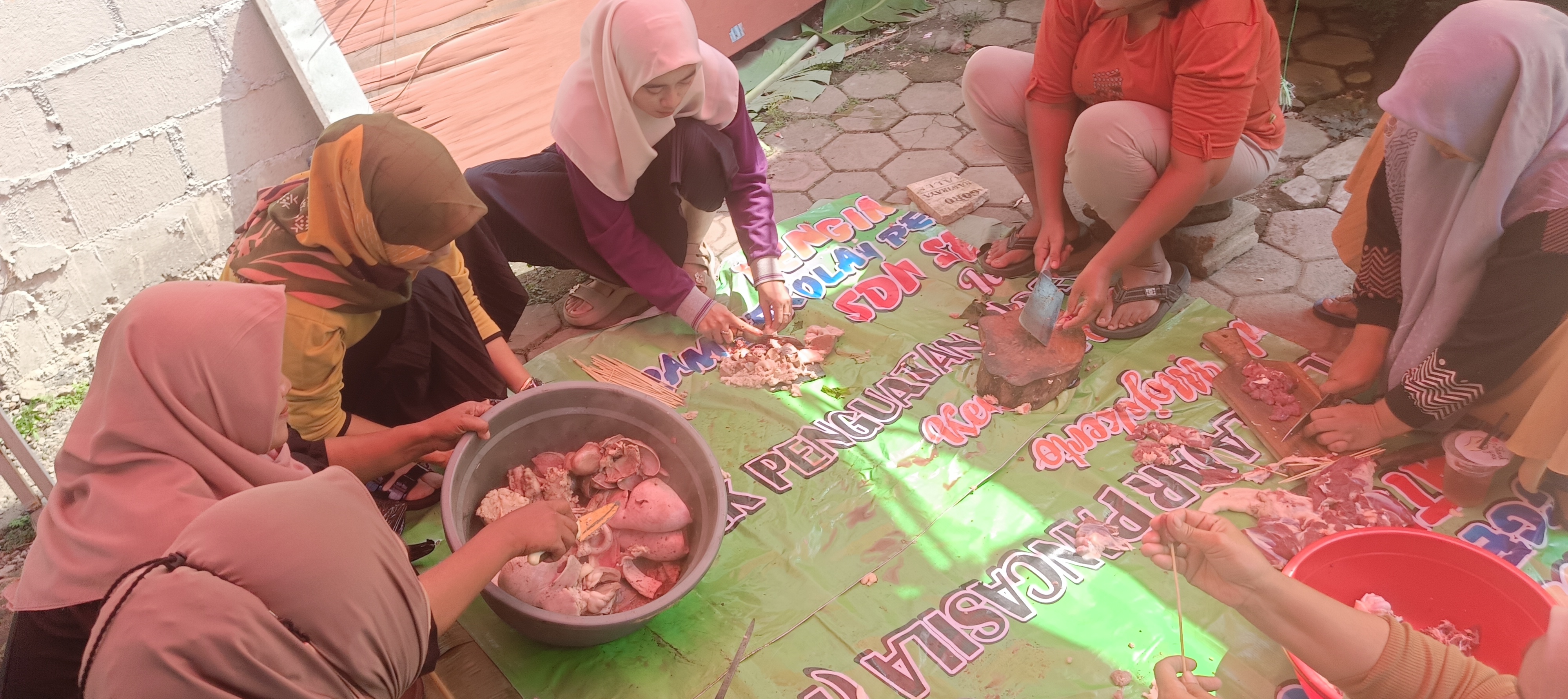 Jalin Kebersamaan, Wali Murid SDN Sedati 2 Ngoro Guyub di Kegiatan Idul Adha 1447 H